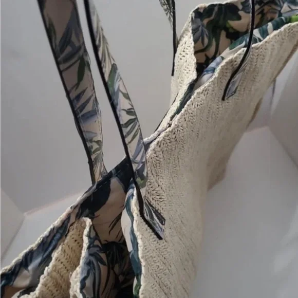 Victoria's Secret Woven Straw Travel Sexy Beach Tote - Picture 5 of 10